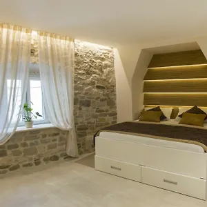  Apartment Situs